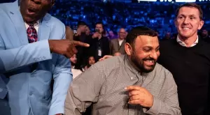 Дори не срещна съпротива: Син на боксова легенда дебютира с победа за по-малко от 2 минути (ВИДЕО)