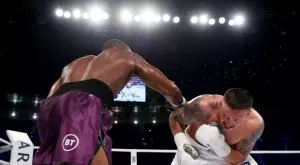 "Спечелих, но бях измамен" - в лагера на Дюбоа са бесни и ще обжалват успеха на Усик