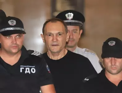 Полиция влезе в имоти на Васил Божков (СНИМКИ)