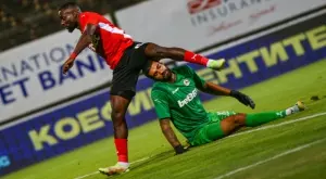 {{ otherArticle[0].article.title }}