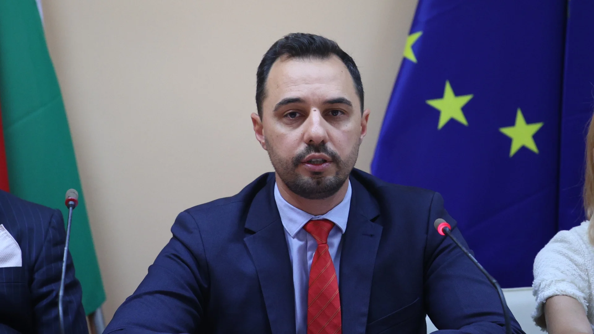 Ще бъде ли сменен при ротацията министърът на икономиката Богдан Богданов?