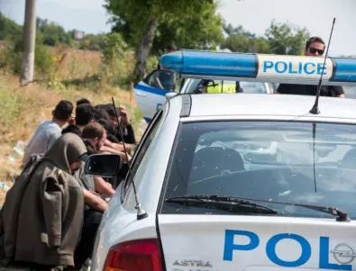 Нелегални мигранти избягаха след гонка с полицията край Пловдив