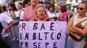 Наказанието от ФИФА удари жестоко Луис Рубиалес и по джоба