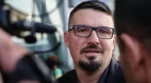 {{ otherArticle[0].article.title }}