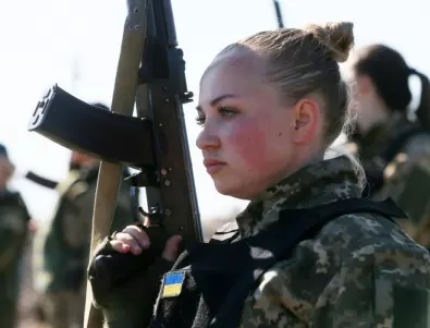 Все повече жени служат в украинската армия