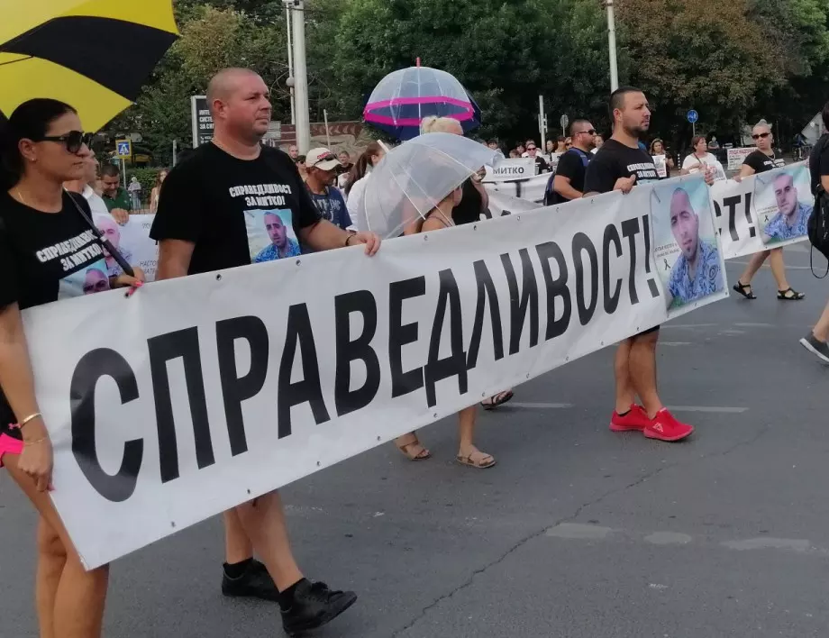 Цалапица пак на протест пред съда, започва делото срещу близнаците