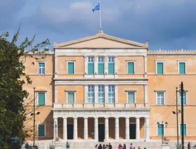 Гръцкият парламент започва разследване на влаковата трагедия край Лариса (ВИДЕО)