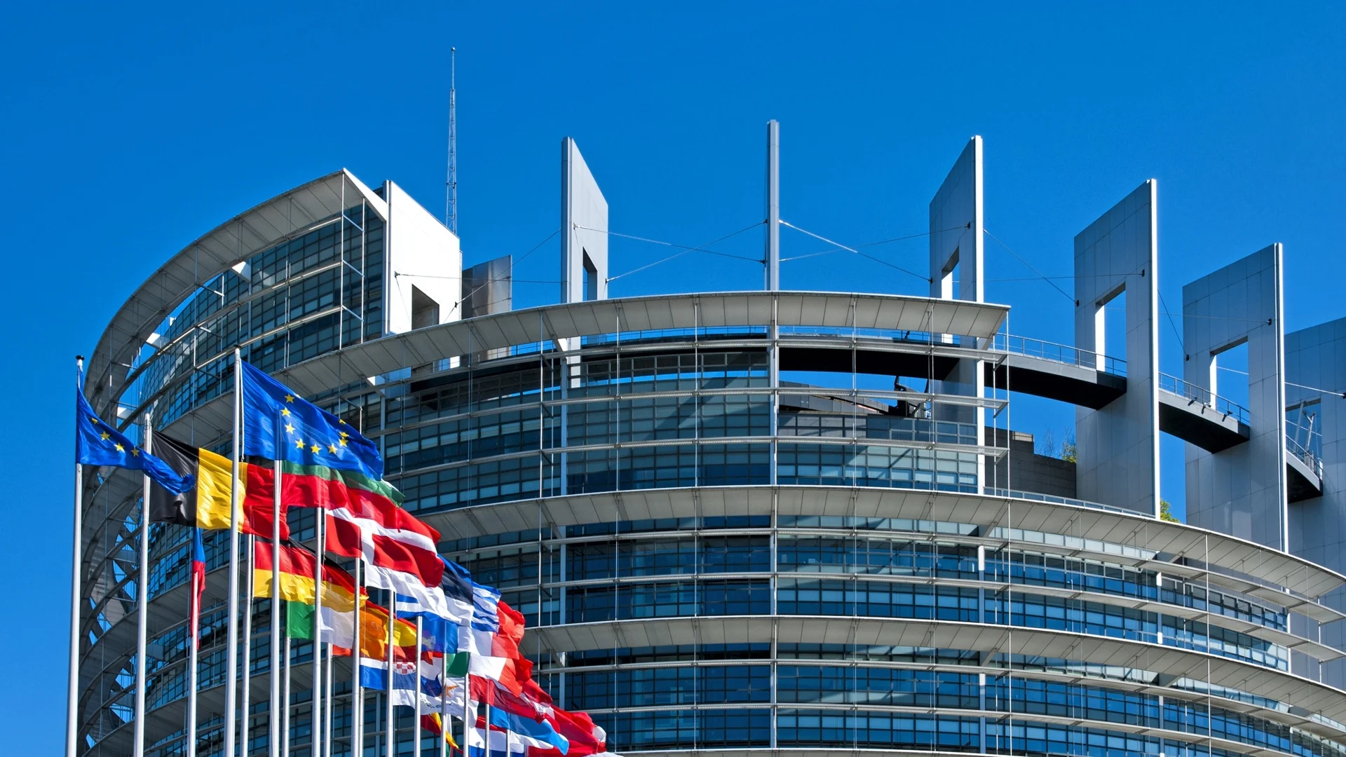 ЕС предупреди технологичните гиганти за новите правила за конкуренцията 