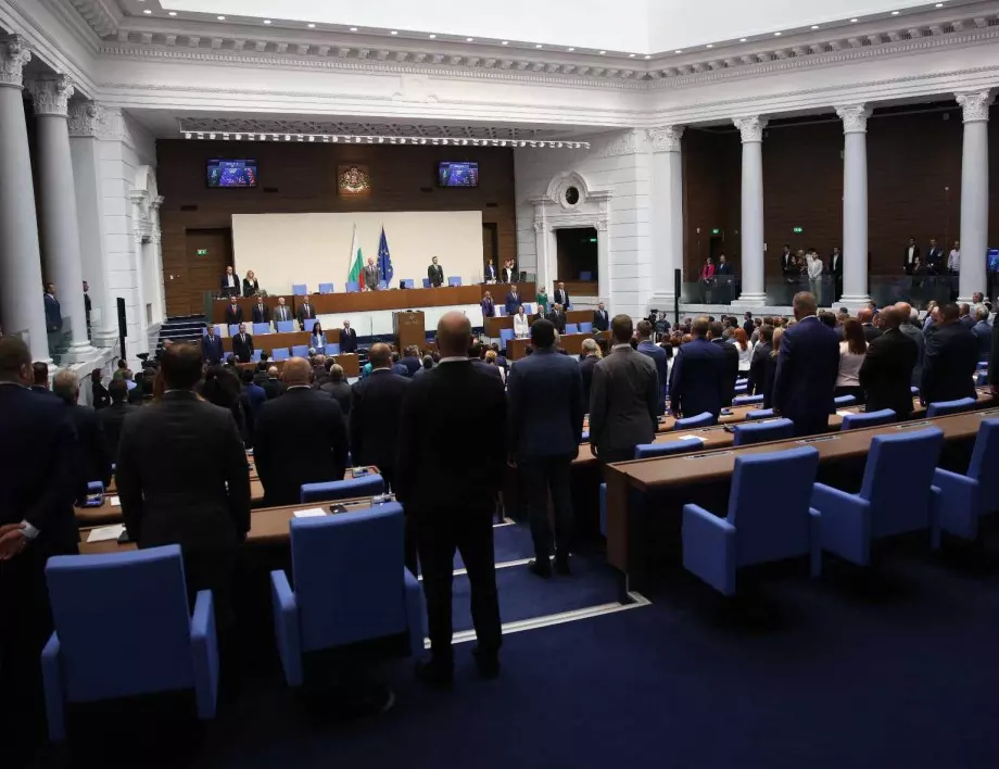 Трима нови депутати се заклеха в парламента