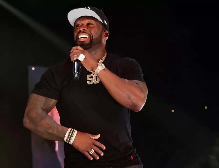 Вижте жената, чиято глава 50 Cent разби с микрофон (ВИДЕО+СНИМКА)