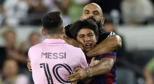 Бодигардът на Меси сграбчи фен за врата, който се опитваше да прегърне Лео (ВИДЕО)