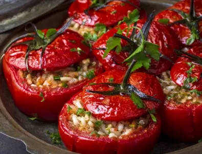 Как да си приготвите пълнени домати с ориз и подправки?
