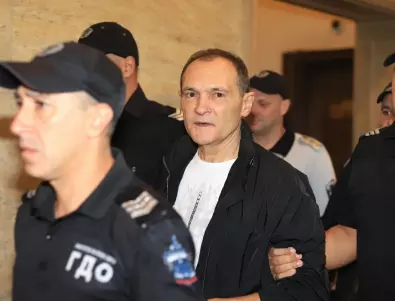 Пуснаха Васил Божков под домашен арест с електронна гривна  