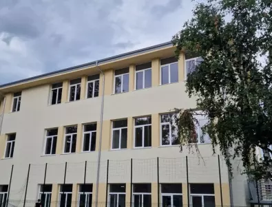 Гимназия в Казанлък се похвали с нов корпус