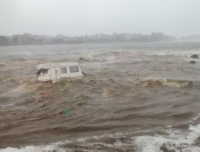 Първи жертви на наводненията в Царево (ВИДЕО)
