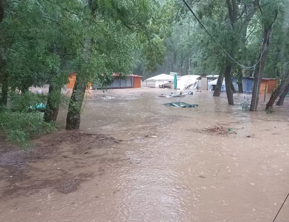 Още една жертва: Общо двама мъже и две жени са загинали при наводненията в Царево