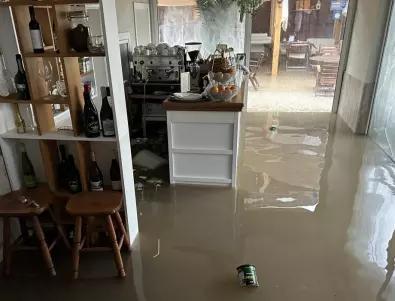 Царево, Ахтопол и няколко села са без ток заради наводненията