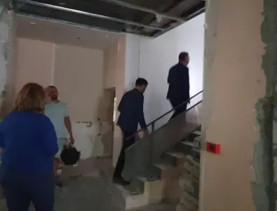 Дончо Барбалов провери ремонта на сградата за детска поликлинка (СНИМКИ)