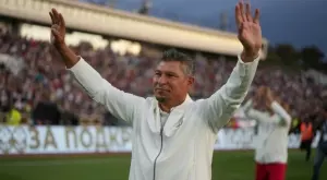 Красимир Балъков подредил съблекалнята на “Ивайло” след 1:1 между Етър и Локомотив София (СНИМКИ)