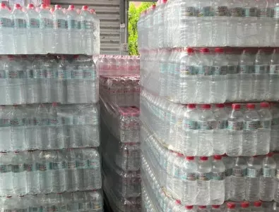 Kaufland България достави първите 5000 бутилки питейна вода на пострадалите от наводненията в Община Царево