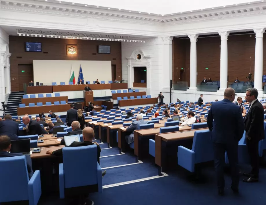 Парламентът задължи общинските съвети да излъчват заседанията си онлайн