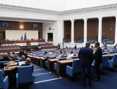 Депутатите се отказаха - няма да работят извънредно и увеличават ваканцията за изборите