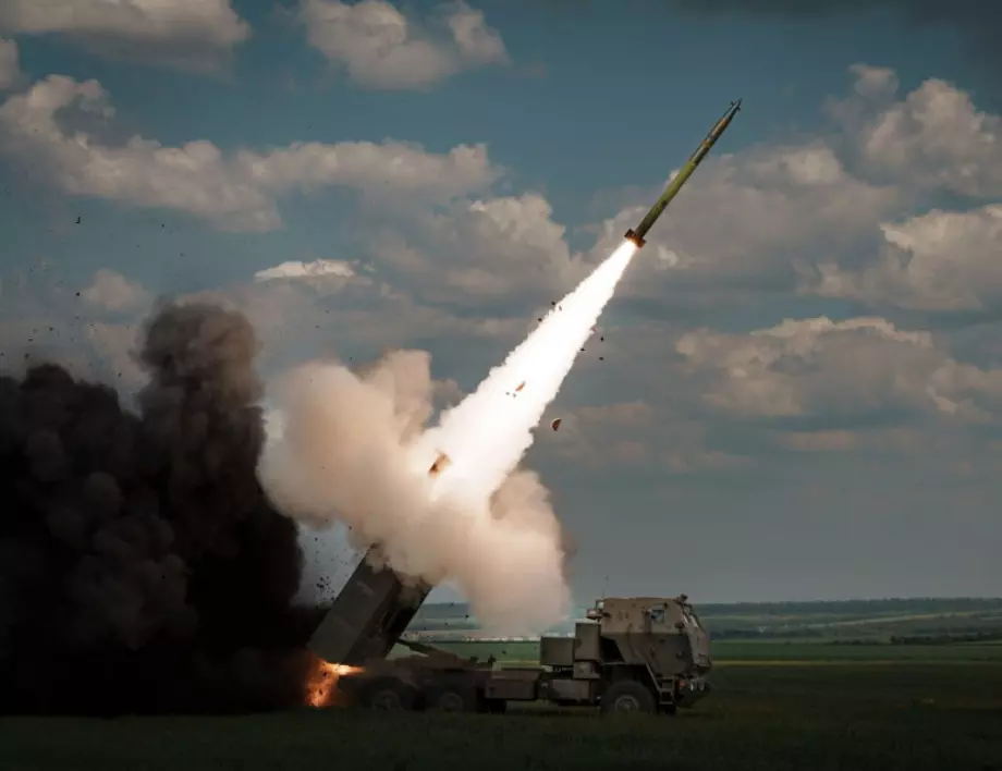 Един след друг: 5 руски ракетни комплекса "Бук" са в пламъци след среща с HIMARS (ВИДЕО)
