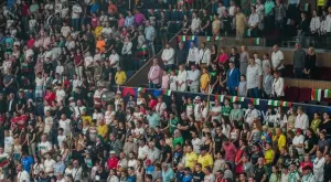 Във Франция: За да накарате 5200 фенове да млъкнат, нужни са Ви услугите на Нгапет