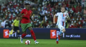 {{ otherArticle[0].article.title }}