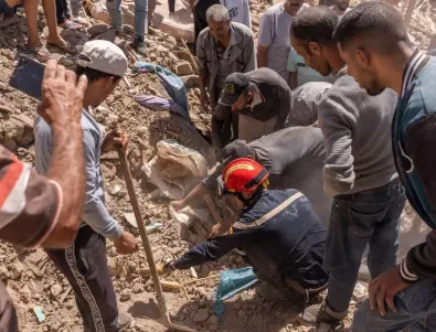Близо 2700 са вече жертвите на катастрофалния трус в Мароко