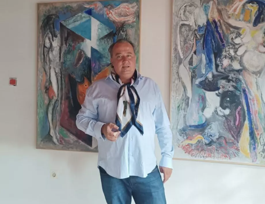 Художникът Петър Пиронков дари 40 картини на община Смолян
