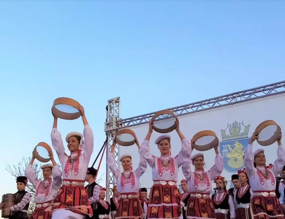 "Меден рудник" в Бургас ще пее и танцува на своя празник