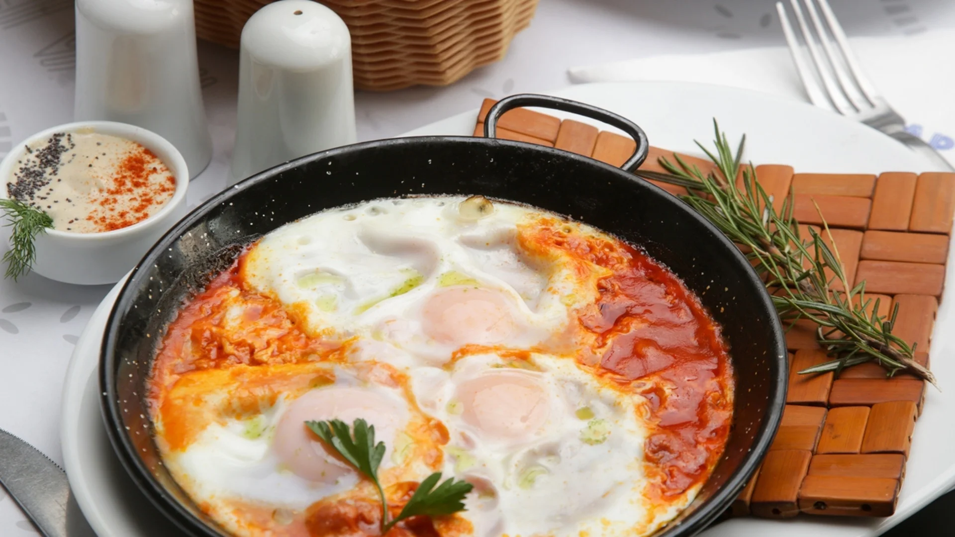 5 храни, които НЕ трябва да се ядат с яйца