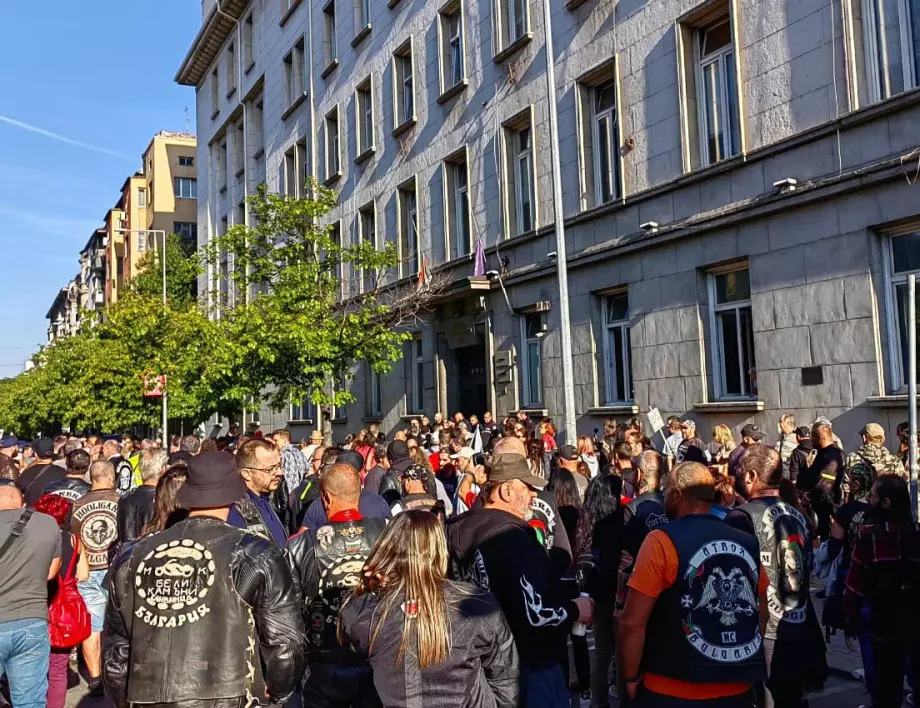 Рокаджии блокираха булевард в подкрепа на Милена Славова 