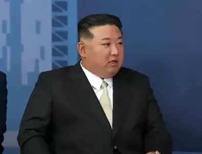 С новия шпионски сателит: Ким Чен Ун разгледа 