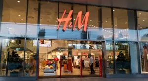 H&M започна да таксува клиентите във Великобритания при връщане на стока