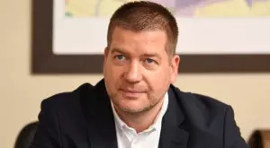 {{ otherArticle[0].article.title }}