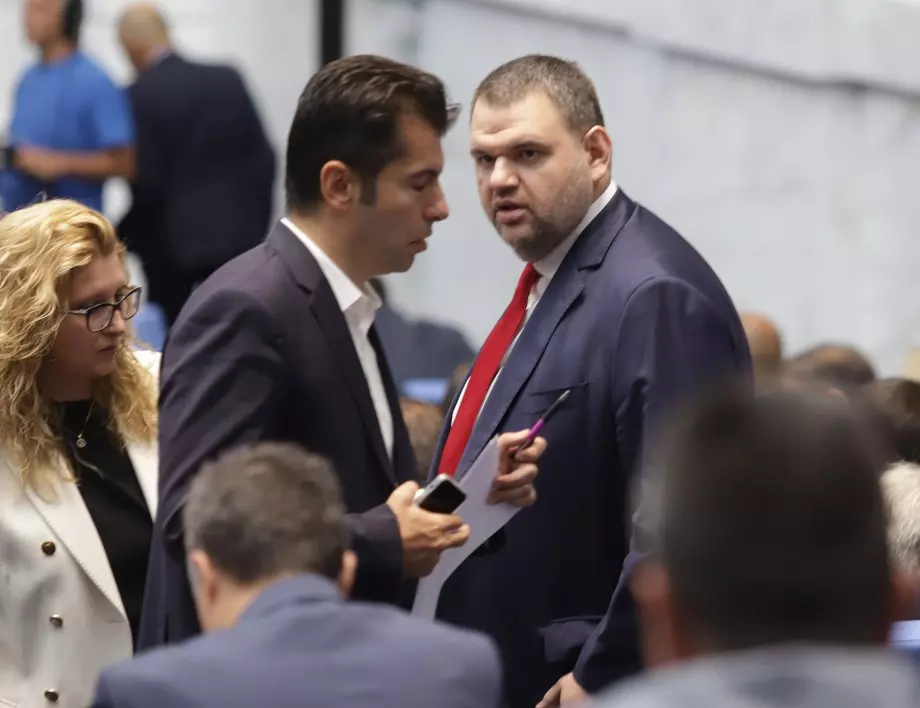 Като госпожа Пеевски размаха пръст на ГЕРБ и ПП-ДБ: Политиката не е детска градина!