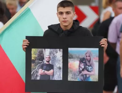 На протест: Приятели и семейство на Иво и Яна от Лозен искат доживотен затвор за убиеца (СНИМКИ)