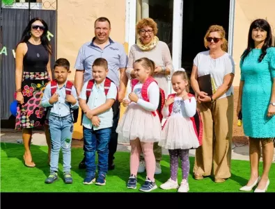 ТЕЦ AES Гълъбово дари първокласниците на Община Гълъбово по случай първия учебен ден