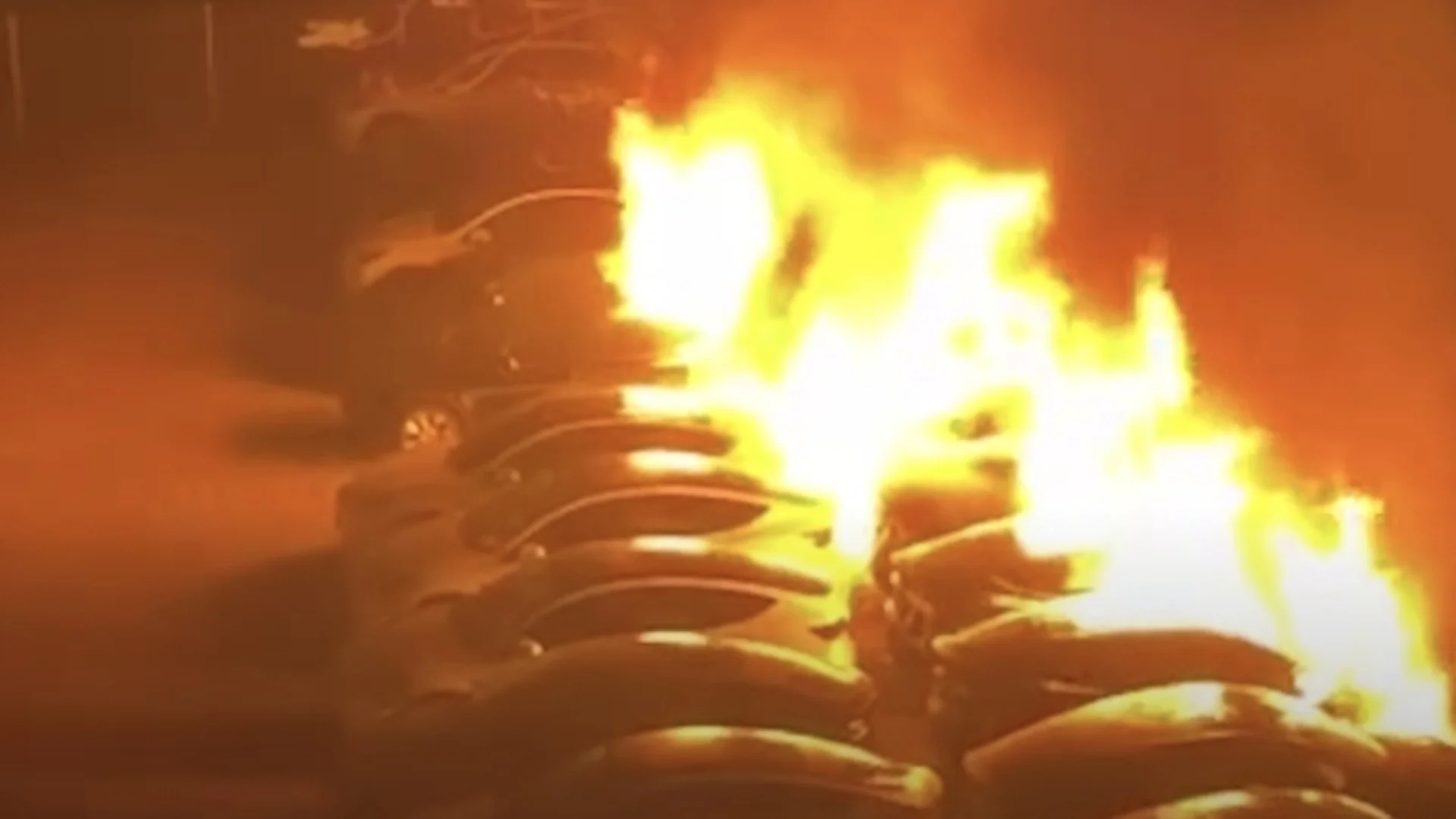 В Монтана горяха автомобилни гуми втора употреба