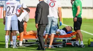 След обстойни прегледи във ВМА: Славия съобщи каква е диагнозата на Виктор Генев