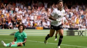 След 9 години мъка: Валенсия разби Атлетико Мадрид и настига лидерите (ВИДЕО)