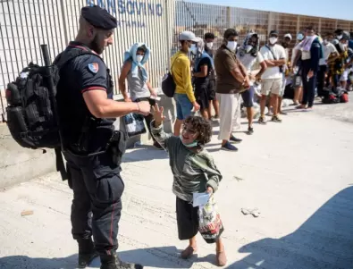 Италия въвежда строги мерки за справяне с имиграцията