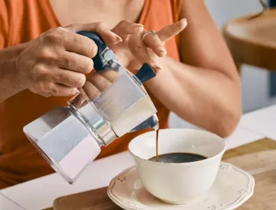 Учени разкриха защо хората на средна възраст трябва да пият кафе