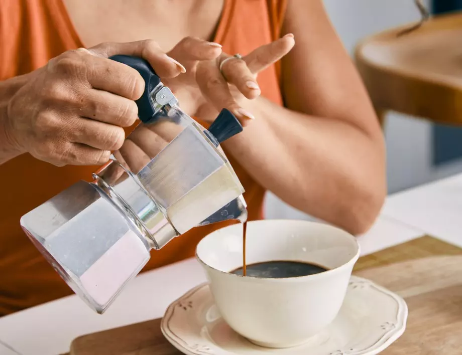 Учени разкриха по колко захар в кафето и чая НЕ вреди на здравето