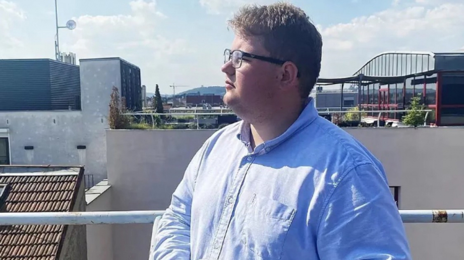 "Футбол е играл само на ФИФА": Баща му брои крупна сума, за да го вземат в третодивизионен клуб