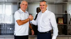 {{ otherArticle[0].article.title }}