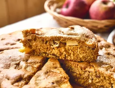Ябълков КЕКС с орехи и канела: Вкусът на есента