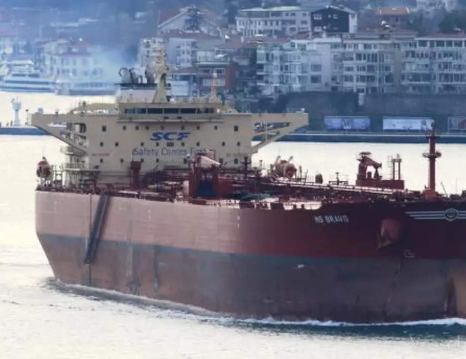 Риск от екологична катастрофа: Русия праща незащитени от лед танкери по Северния маршрут